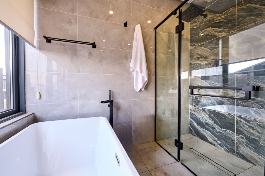 4 Bedroom Property for Sale in Waterfall Country Estate Gauteng