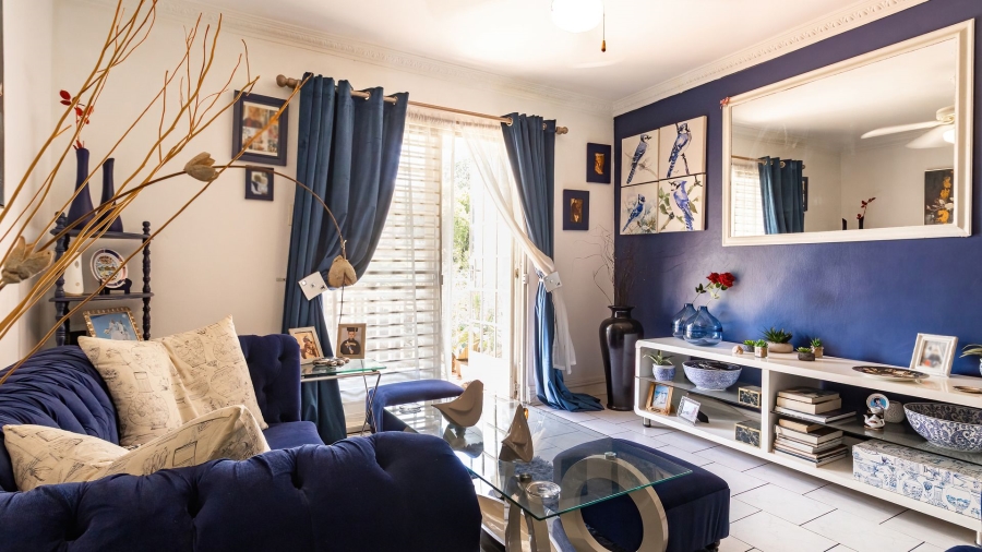 1 Bedroom Property for Sale in Die Hoewes Gauteng