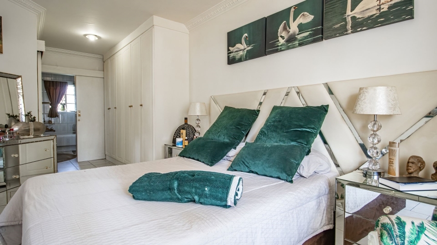 1 Bedroom Property for Sale in Die Hoewes Gauteng