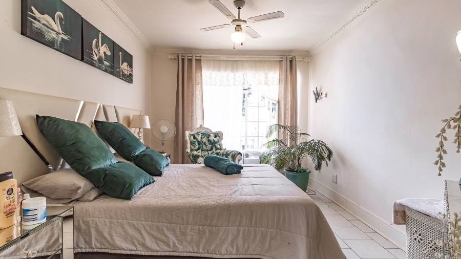 1 Bedroom Property for Sale in Die Hoewes Gauteng