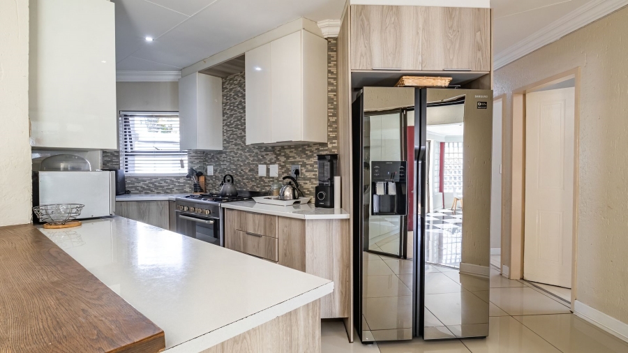 4 Bedroom Property for Sale in Highveld Gauteng