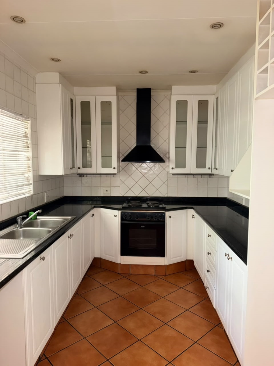 To Let 2 Bedroom Property for Rent in Sandown Gauteng