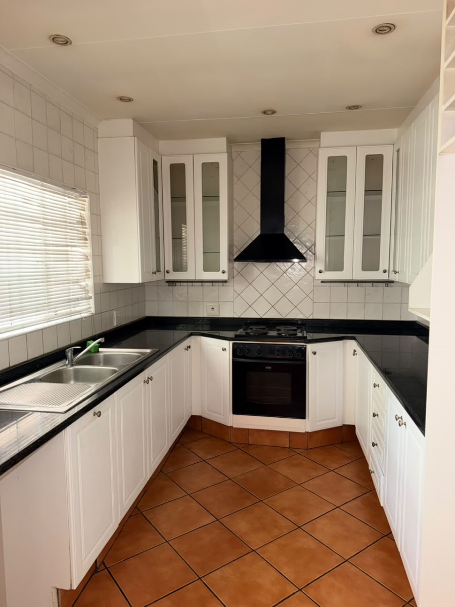 To Let 2 Bedroom Property for Rent in Sandown Gauteng
