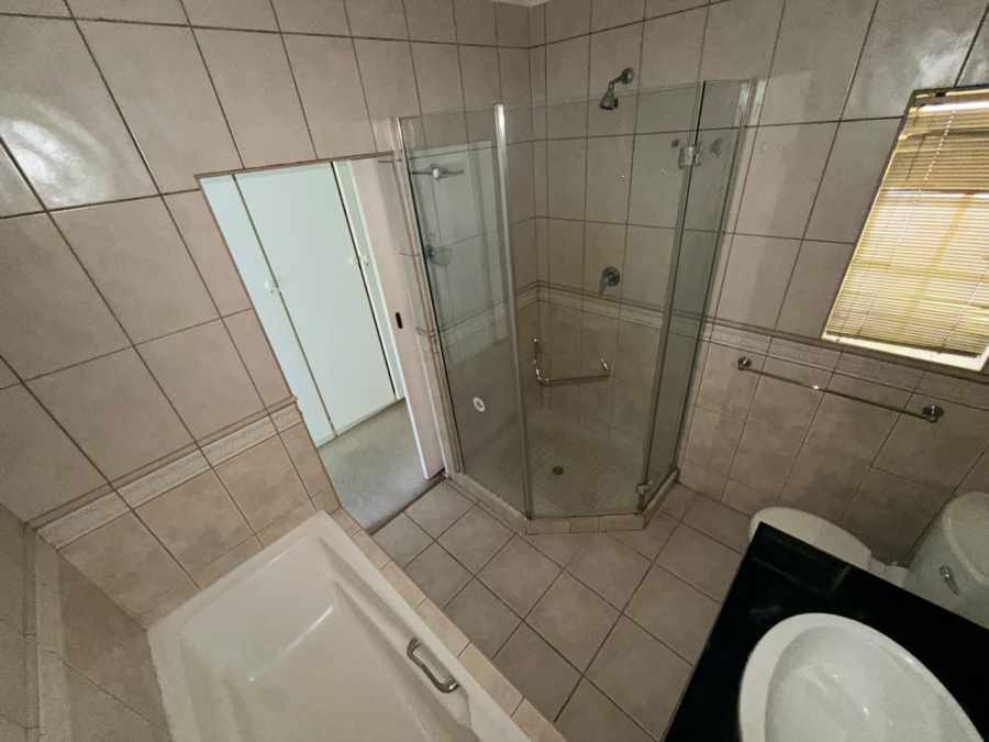 To Let 2 Bedroom Property for Rent in Sandown Gauteng