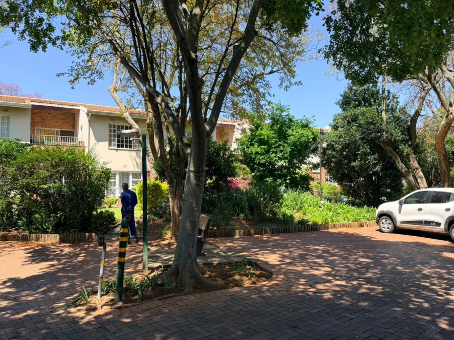 To Let 2 Bedroom Property for Rent in Sandown Gauteng