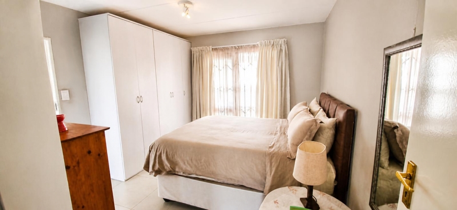 2 Bedroom Property for Sale in Erand Gardens Gauteng