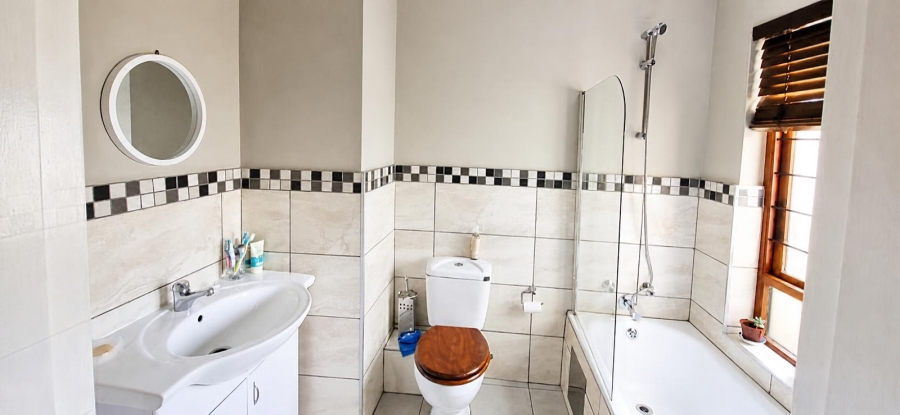 2 Bedroom Property for Sale in Erand Gardens Gauteng