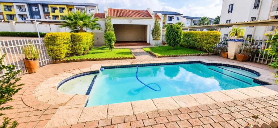 2 Bedroom Property for Sale in Erand Gardens Gauteng