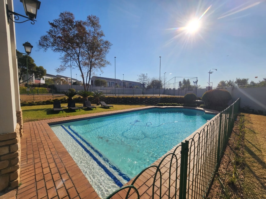 To Let 2 Bedroom Property for Rent in Paulshof Gauteng