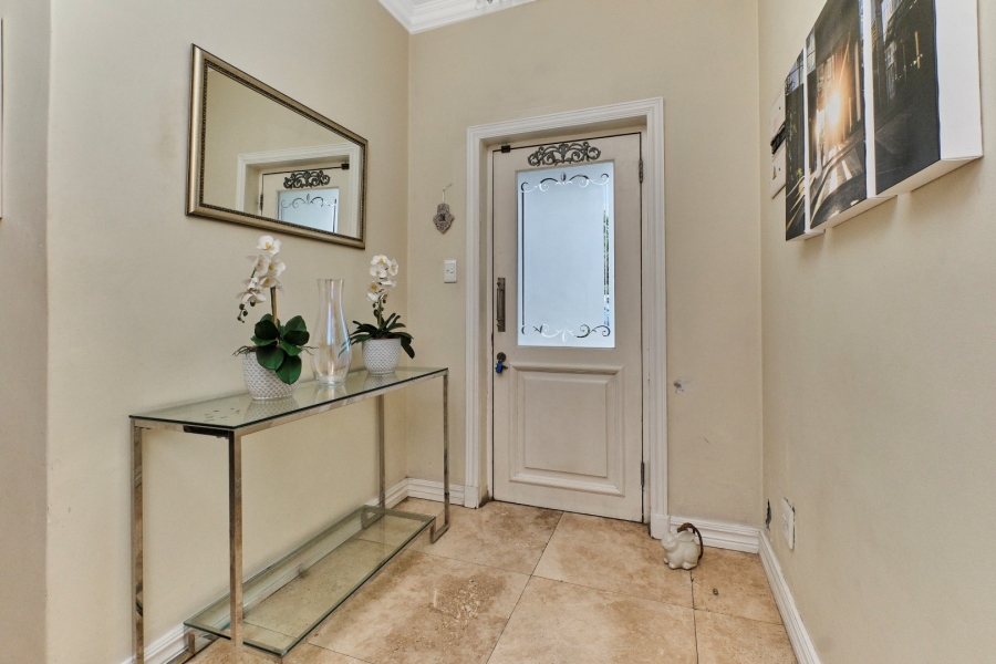 2 Bedroom Property for Sale in Gallo Manor Gauteng