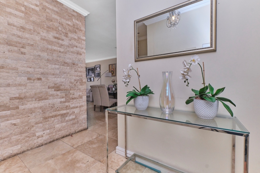 2 Bedroom Property for Sale in Gallo Manor Gauteng