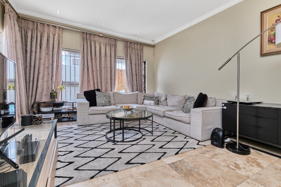 2 Bedroom Property for Sale in Gallo Manor Gauteng