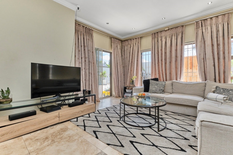 2 Bedroom Property for Sale in Gallo Manor Gauteng