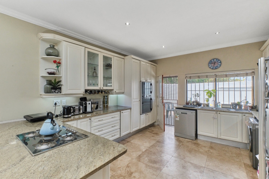 2 Bedroom Property for Sale in Gallo Manor Gauteng