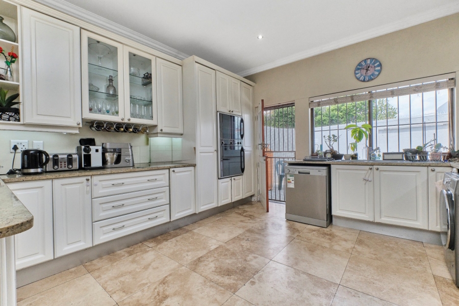 2 Bedroom Property for Sale in Gallo Manor Gauteng