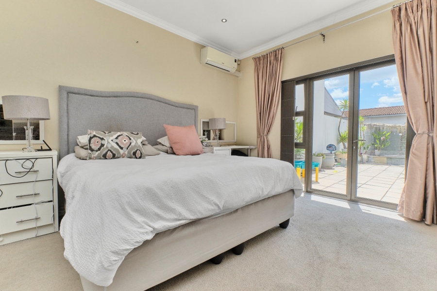 2 Bedroom Property for Sale in Gallo Manor Gauteng