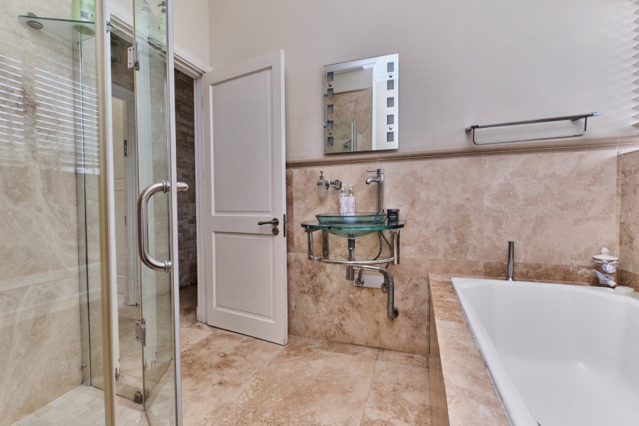 2 Bedroom Property for Sale in Gallo Manor Gauteng