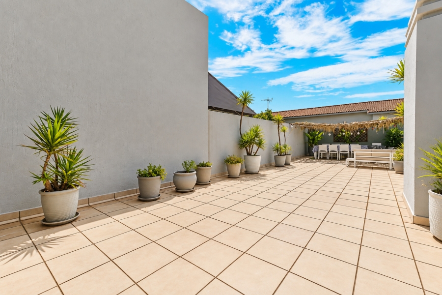 2 Bedroom Property for Sale in Gallo Manor Gauteng
