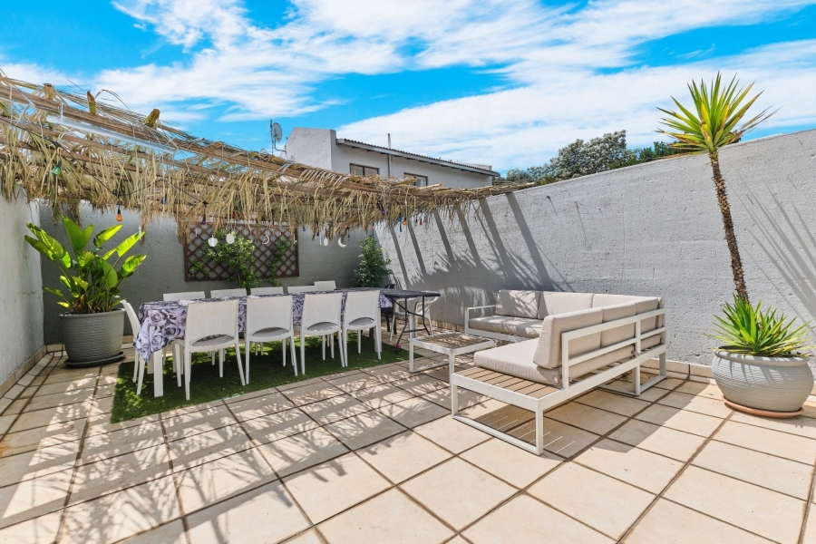 2 Bedroom Property for Sale in Gallo Manor Gauteng