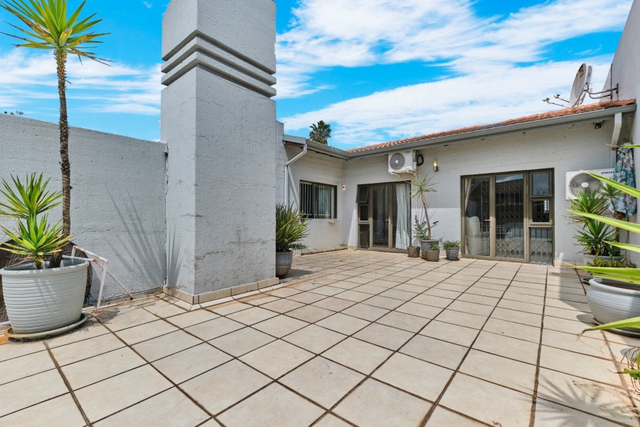 2 Bedroom Property for Sale in Gallo Manor Gauteng