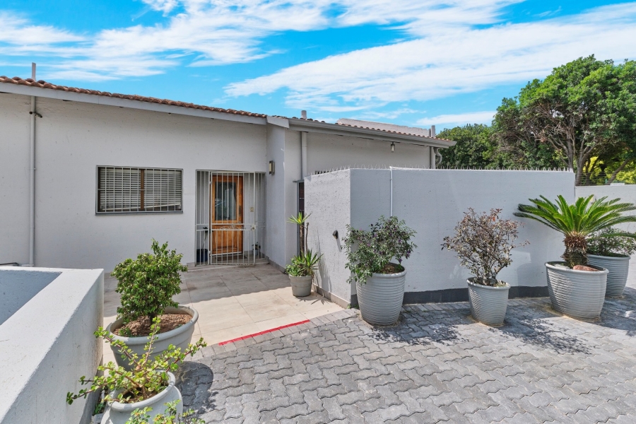 2 Bedroom Property for Sale in Gallo Manor Gauteng