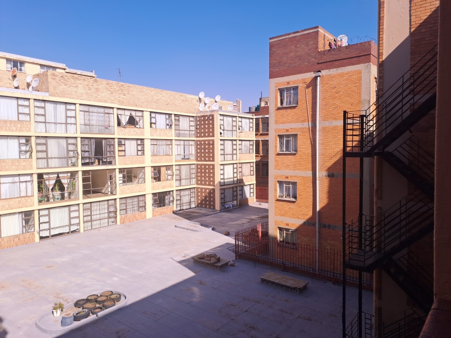 2 Bedroom Property for Sale in Berea Gauteng