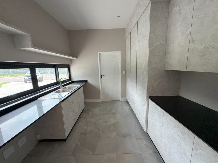 5 Bedroom Property for Sale in Eye of Africa Gauteng
