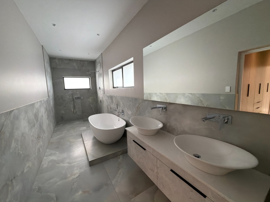 5 Bedroom Property for Sale in Eye of Africa Gauteng