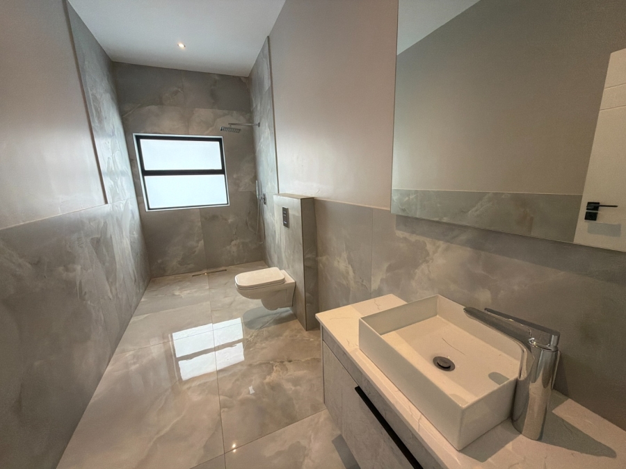 5 Bedroom Property for Sale in Eye of Africa Gauteng