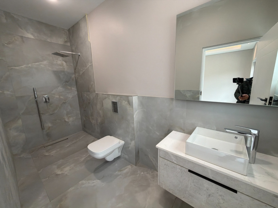 5 Bedroom Property for Sale in Eye of Africa Gauteng