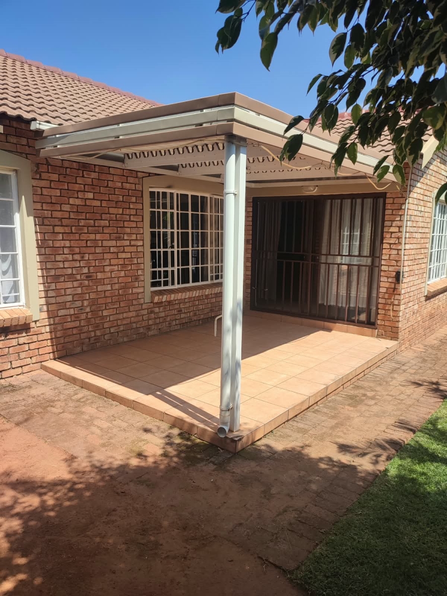 3 Bedroom Property for Sale in Honeydew Grove Gauteng