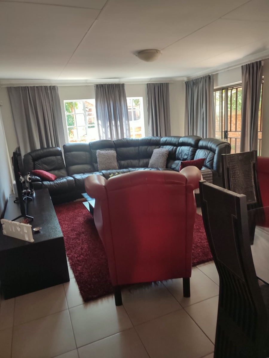 3 Bedroom Property for Sale in Honeydew Grove Gauteng