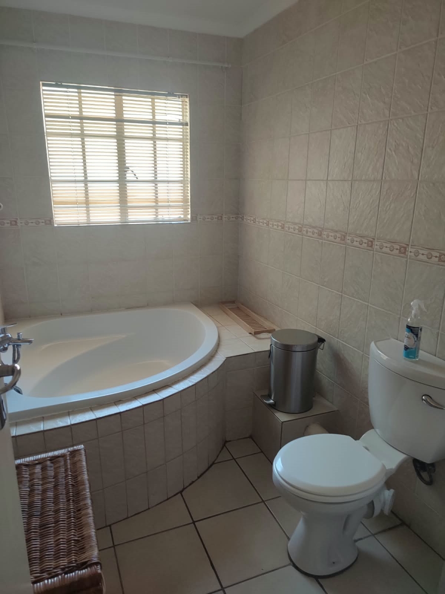 3 Bedroom Property for Sale in Honeydew Grove Gauteng