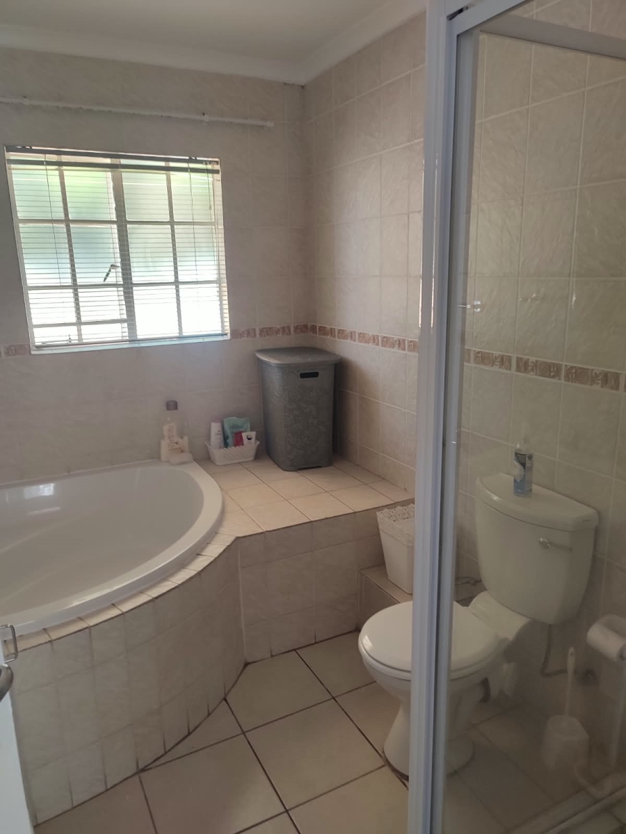 3 Bedroom Property for Sale in Honeydew Grove Gauteng