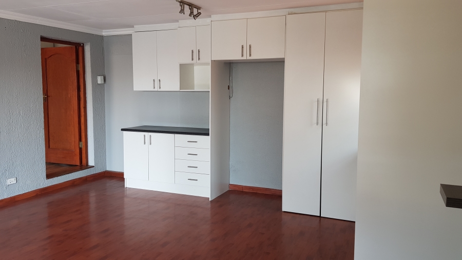 To Let 1 Bedroom Property for Rent in Greymont Gauteng