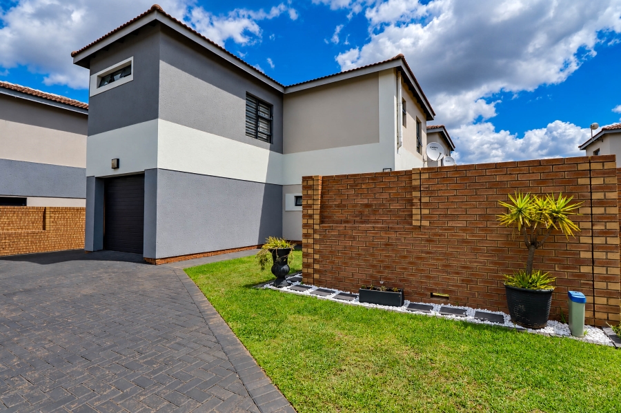 3 Bedroom Property for Sale in Thatchfield Estate Gauteng