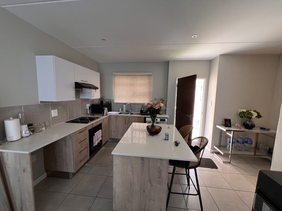To Let 2 Bedroom Property for Rent in Albertsdal Gauteng