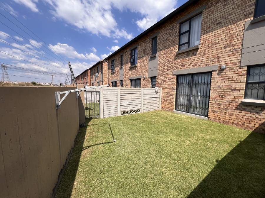 To Let 2 Bedroom Property for Rent in Albertsdal Gauteng