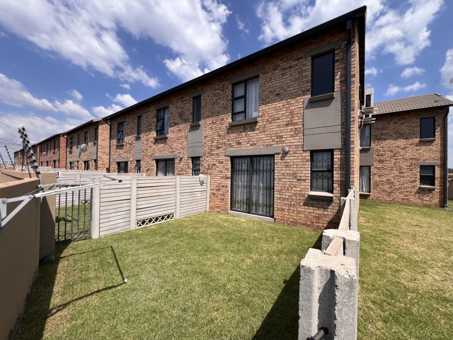 To Let 2 Bedroom Property for Rent in Albertsdal Gauteng