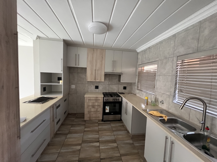 To Let 2 Bedroom Property for Rent in Randhart Gauteng