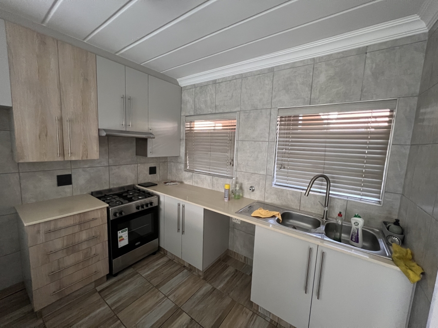 To Let 2 Bedroom Property for Rent in Randhart Gauteng