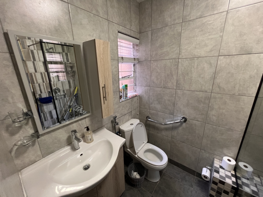To Let 2 Bedroom Property for Rent in Randhart Gauteng