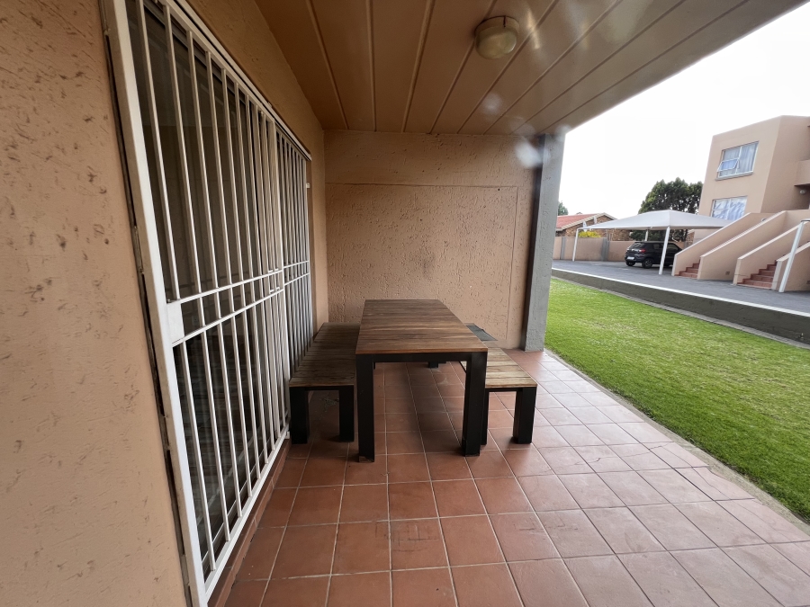 To Let 2 Bedroom Property for Rent in Randhart Gauteng