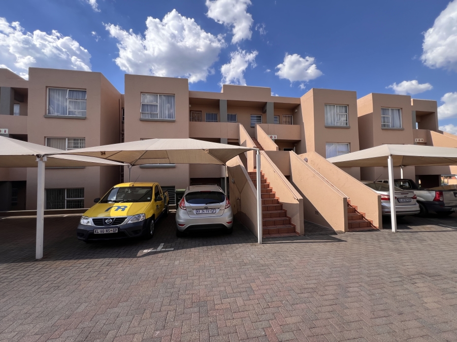 To Let 2 Bedroom Property for Rent in Randhart Gauteng