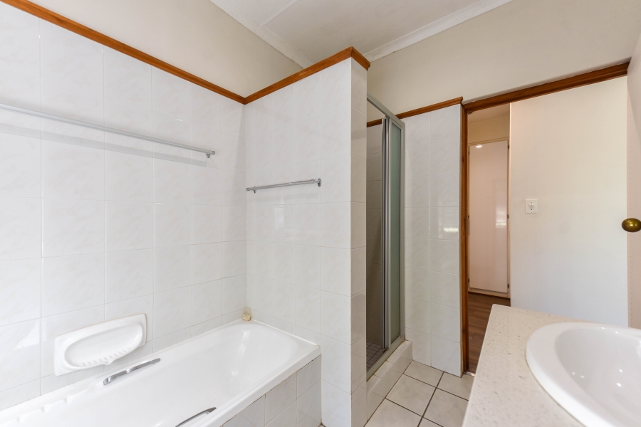 2 Bedroom Property for Sale in Erasmuskloof Gauteng