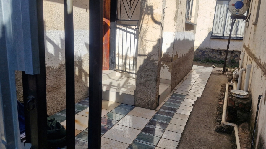 6 Bedroom Property for Sale in Birch Acres Gauteng