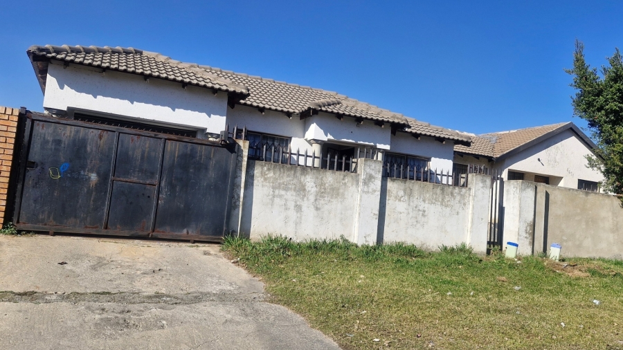 6 Bedroom Property for Sale in Birch Acres Gauteng