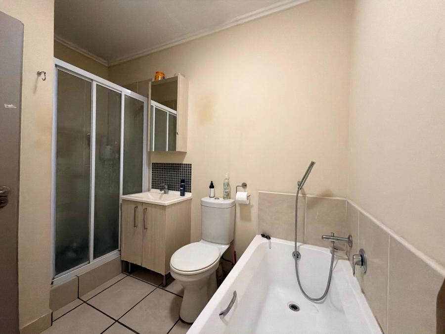 To Let 2 Bedroom Property for Rent in Lonehill Gauteng