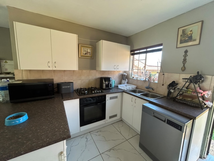 To Let 2 Bedroom Property for Rent in Wilgeheuwel Gauteng