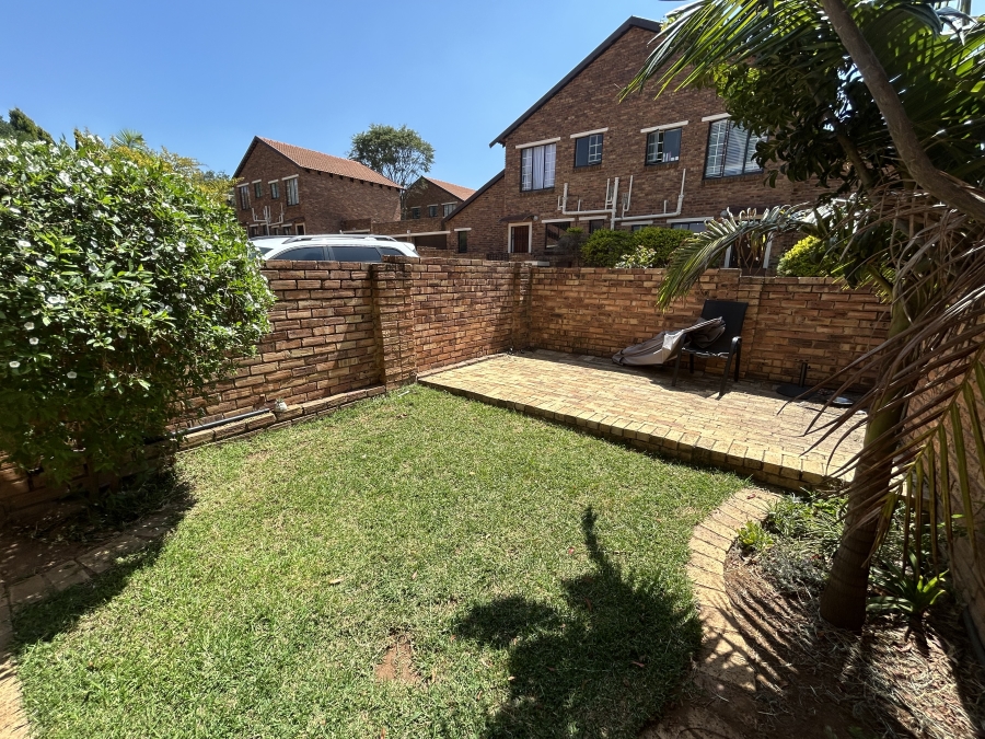 To Let 2 Bedroom Property for Rent in Wilgeheuwel Gauteng